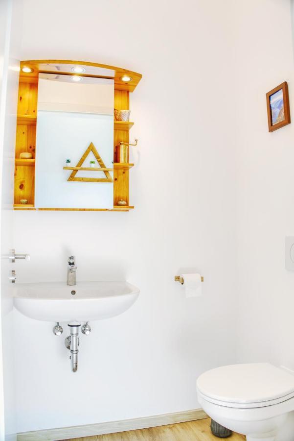 Luxus Apartment! Kueche, Balkon, Netflix, Parkplatz - 8 Personen